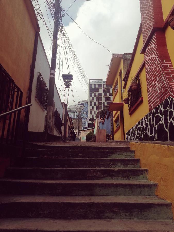 4 Grados Hostel Guatemala City Exterior foto